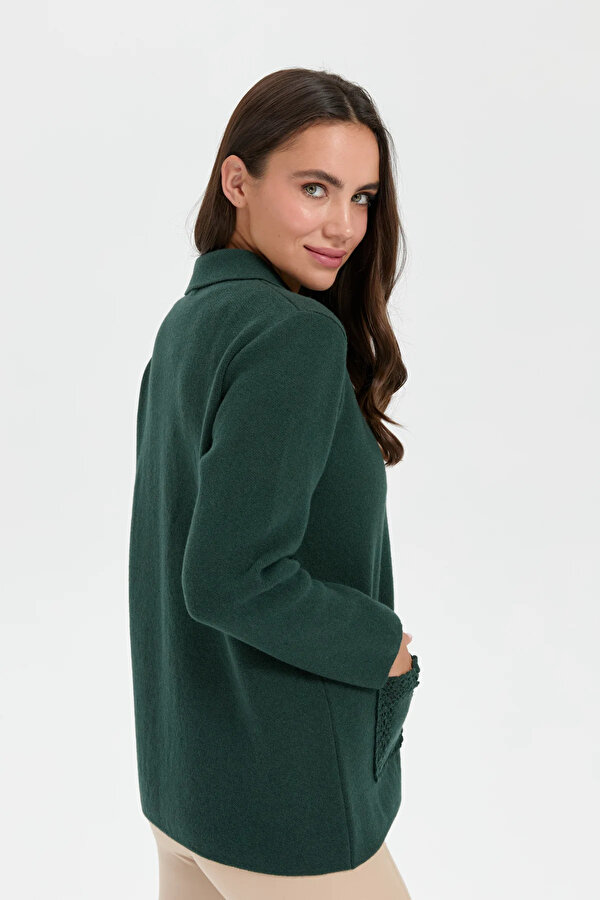 Desen Triko Kadın Polo Yaka Cebi Gül İşlemeli Kısa Yün Hırka 24015 Yeşil