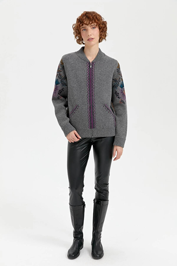 Desen Triko Kadın Hakim Yaka Arkası ve Kolu Çiçek Desenli Yün Ceket 24049 Füme