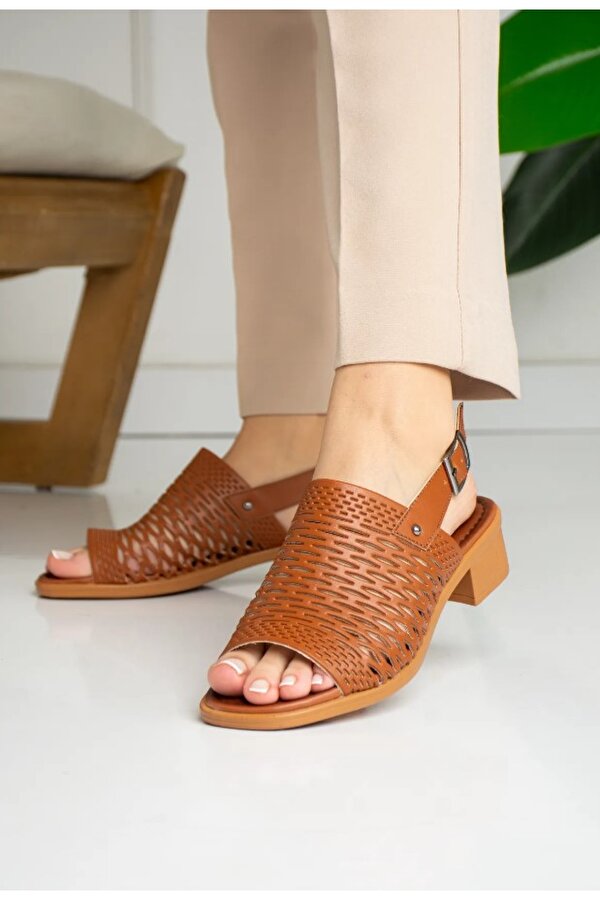 Feles Ortapedik Lazer Detaylı Kadın Sandalet Ayakkabı