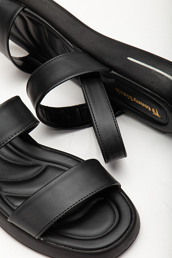 Tonny Black Kadın Siyah Cilt Rahat Kalıp Poli Taban Çift Bantlı Sandalet