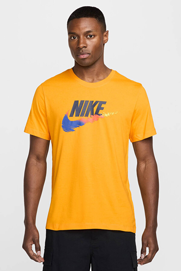 Nike M NSW TEE 6MO FTRA SP25 Turuncu Erkek Kısa Kol T-Shirt