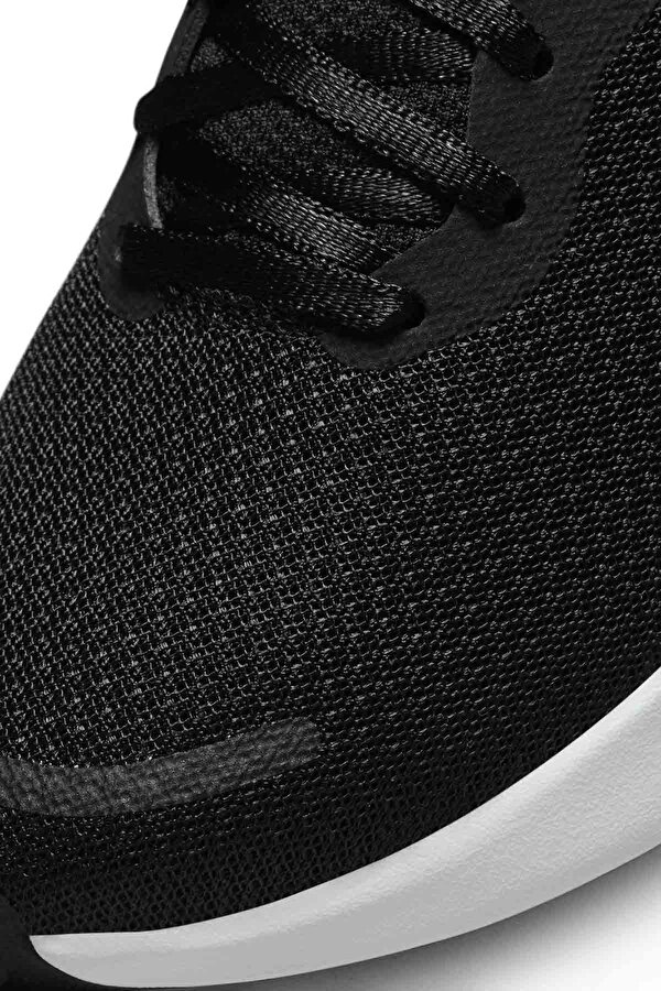 Nike Revolution 7 BLACK Woman Running