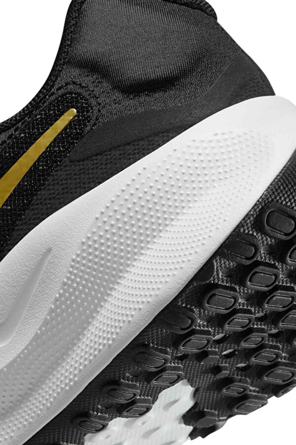 Nike Revolution 7 BLACK Woman Running