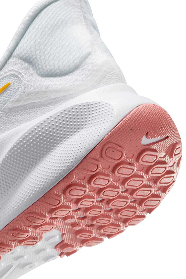 Nike Revolution 7 FlyEase Beyaz Kadın Koşu Ayakkabısı