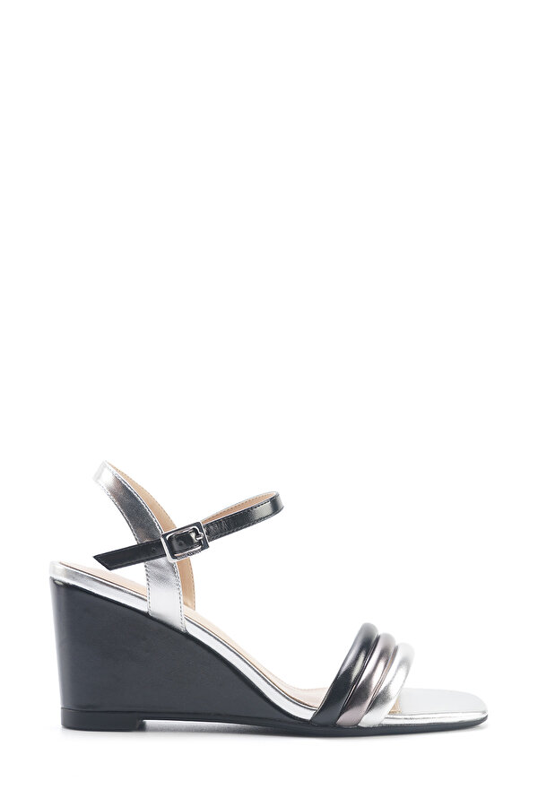 Nine West JORGE 5FX Gri Kadın Dolgu Topuk Sandalet