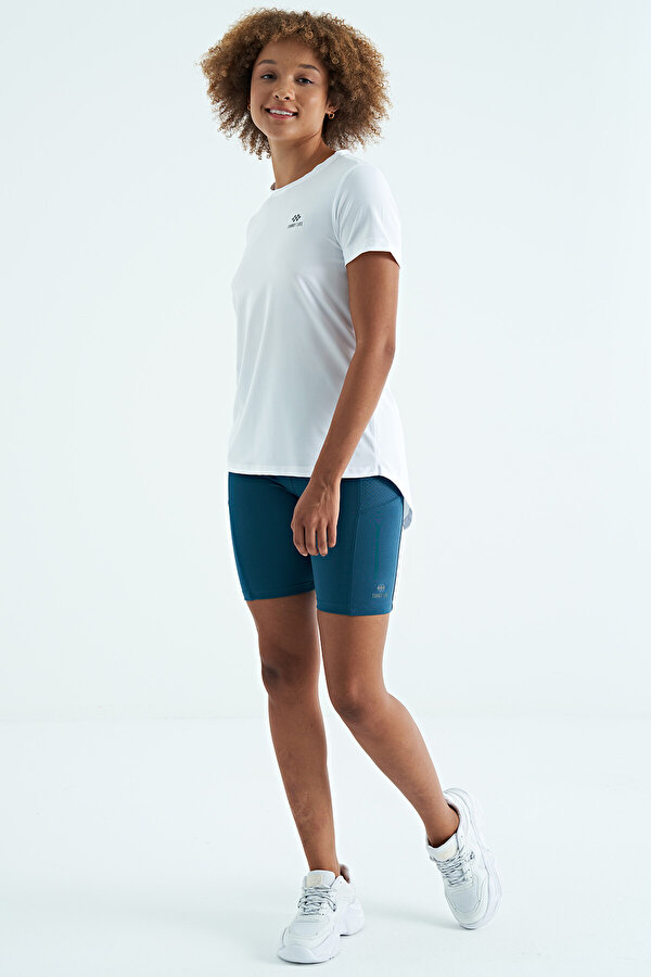 TOMMYLIFE Beyaz Sırt Yırtmaç Detaylı O Yaka Kısa Kollu Standart Kalıp Kadın T-Shirt - 97267