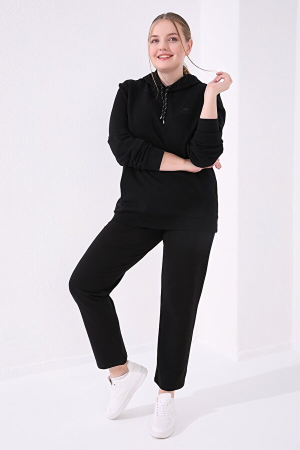 TOMMYLIFE Siyah Klasik Paça Taş Detaylı Kadın Büyük Beden Eşofman Alt  - 94040