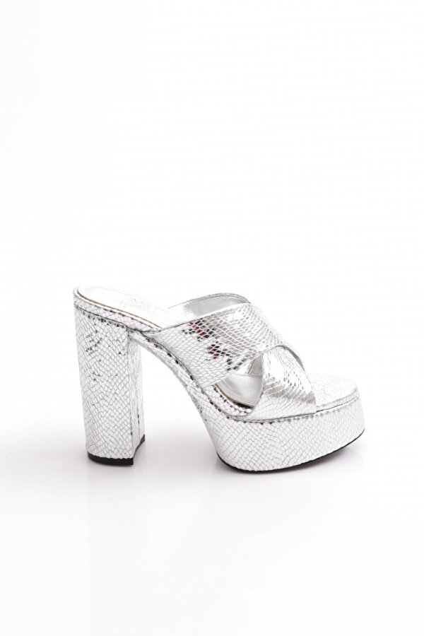 DGN 26 Kadin Kalin Taban Çapraz Şerit Terlik