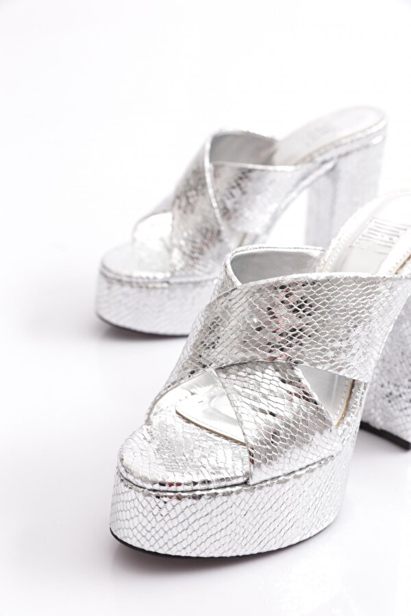 DGN 26 Kadin Kalin Taban Çapraz Şerit Terlik