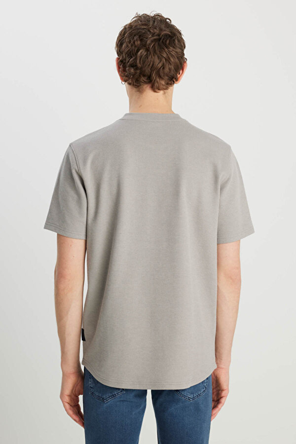 Wrangler Relaxed Fit Dokulu Bas Gri Erkek Kısa Kol T-Shirt
