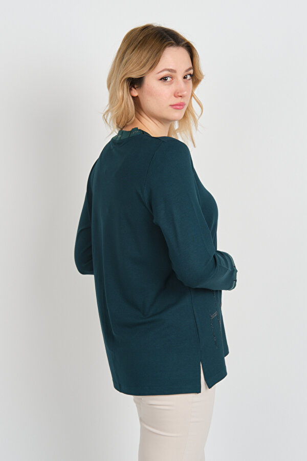 Detay Triko Kadın Taş İşlemeli Kolları ve Yakası Simli Yandan Yırtmaçlı Anne Bluz 5704 Zümrüt
