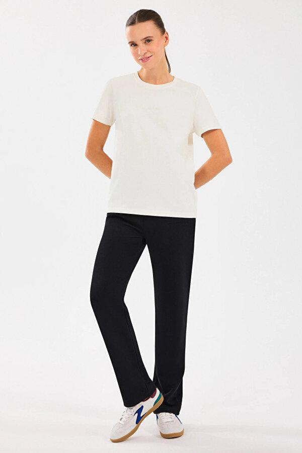 Skechers W Essential Crewneck T-Sh KIRIK BEYAZ Kadın Kısa Kol T-Shirt