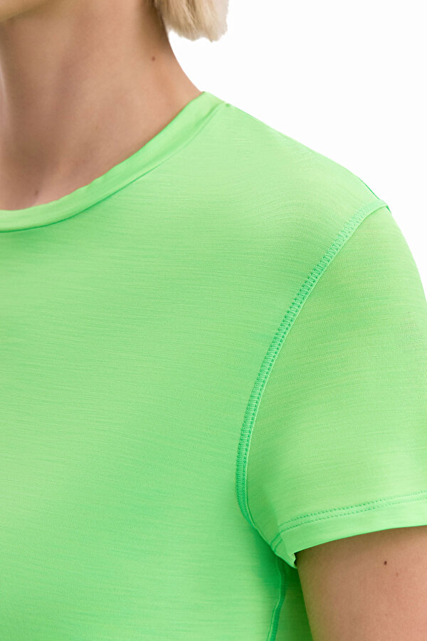Reebok RBK-CHILL ATHLETIC TEE NEON GREEN Woman 054