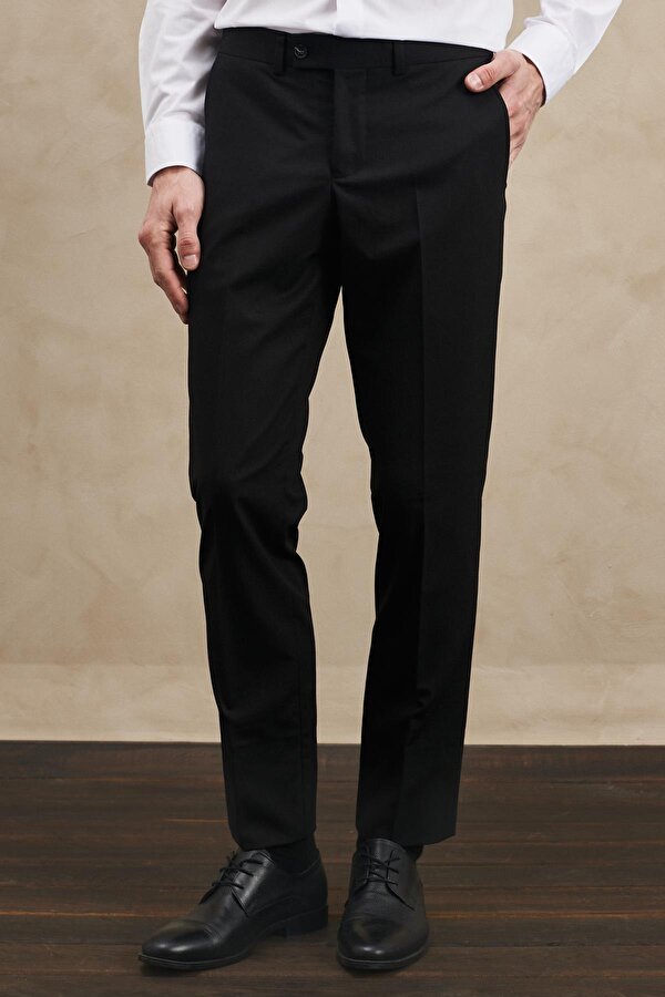 Altınyıldız Ekstra Slim Fit Dar Kesim Kırlangıç Yaka Siyah Takım Elbise 4a3010000064