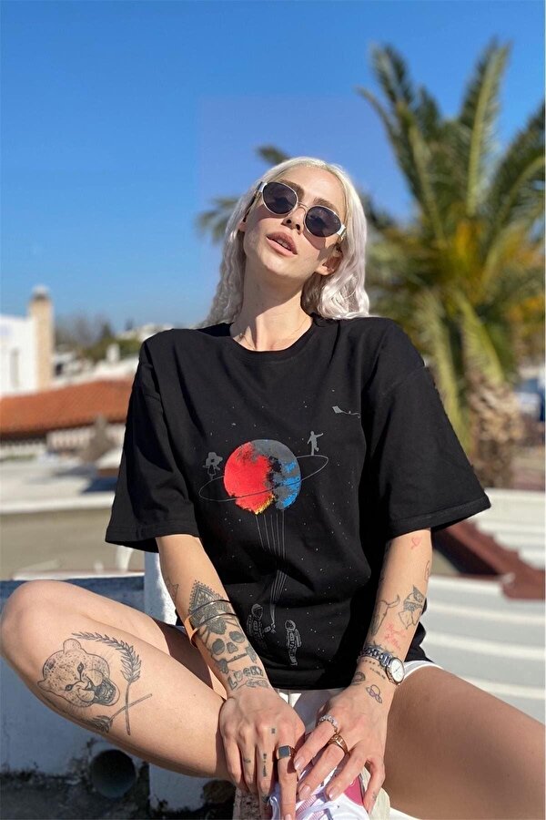 Evren Temalı Tasarım Tshirt - FLO 3 Al 1 Öde