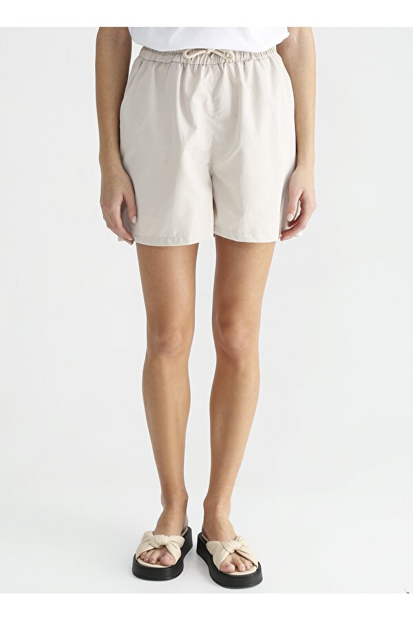 Fabrika Lastikli Bel Geniş Fit Açık Bej Kadın Şort ORGI