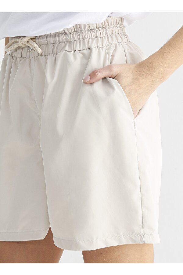 Fabrika Lastikli Bel Geniş Fit Açık Bej Kadın Şort ORGI