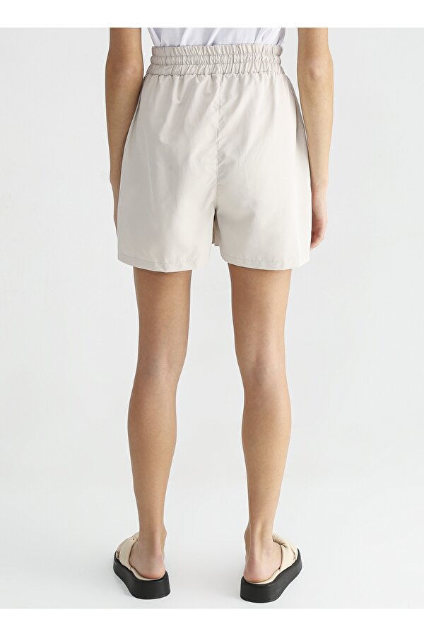 Fabrika Lastikli Bel Geniş Fit Açık Bej Kadın Şort ORGI