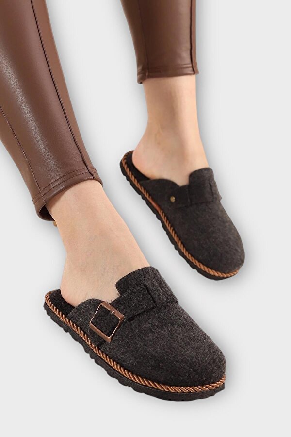 Liger Tokalı Keçe Kumaşlı Ev Terliği FÜME