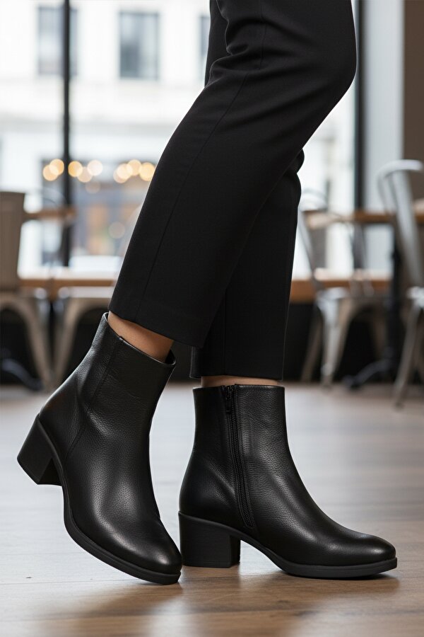 Ayakmod Siyah Hakiki Deri Fermuarlı Polarlı Kadın Bot 92162-1 Z