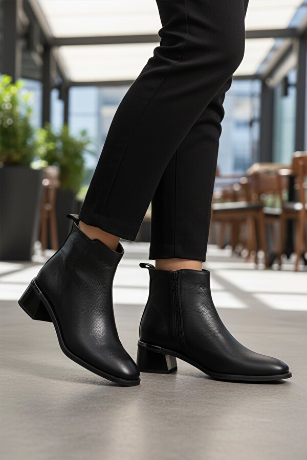 A Spor Aspor Siyah Hakiki Deri Polarlı Fermuarlı Kadın Topuklu Bot