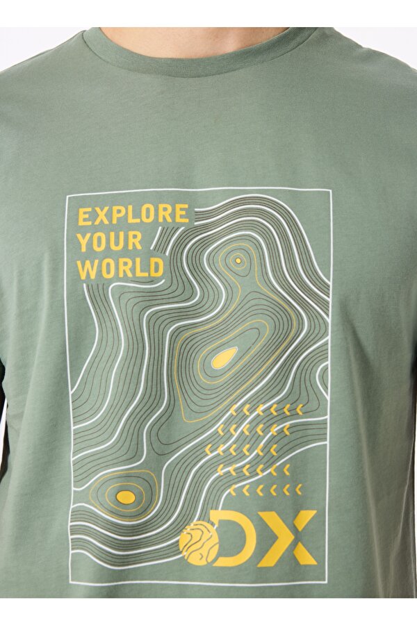 Discovery Expedition D5SM-TST3745 Açık Haki Bisiklet Yaka Relaxed Baskılı Erkek T-Shirt