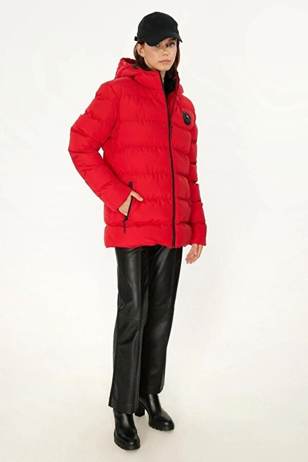 D1fference İçi Astarlı Su ve Rüzgar Geçirmez Cepli Kapüşonlu Kadın Mont