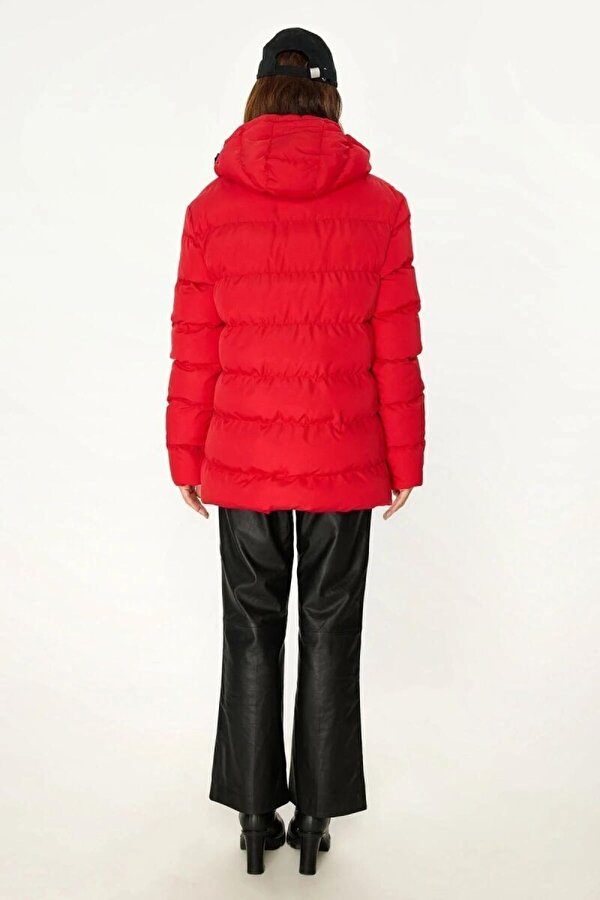 D1fference İçi Astarlı Su ve Rüzgar Geçirmez Cepli Kapüşonlu Kadın Mont