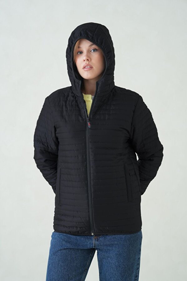 D1fference İçi Astarlı Su ve Rüzgar Geçirmez Cepli Kapüşonlu Kadın Mont