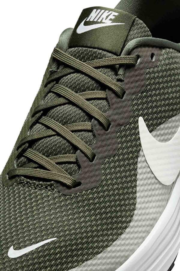 Nike Haki Nike Revolution 8