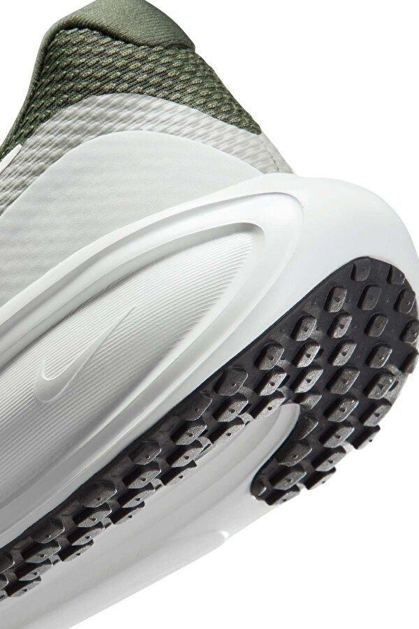 Nike Haki Nike Revolution 8