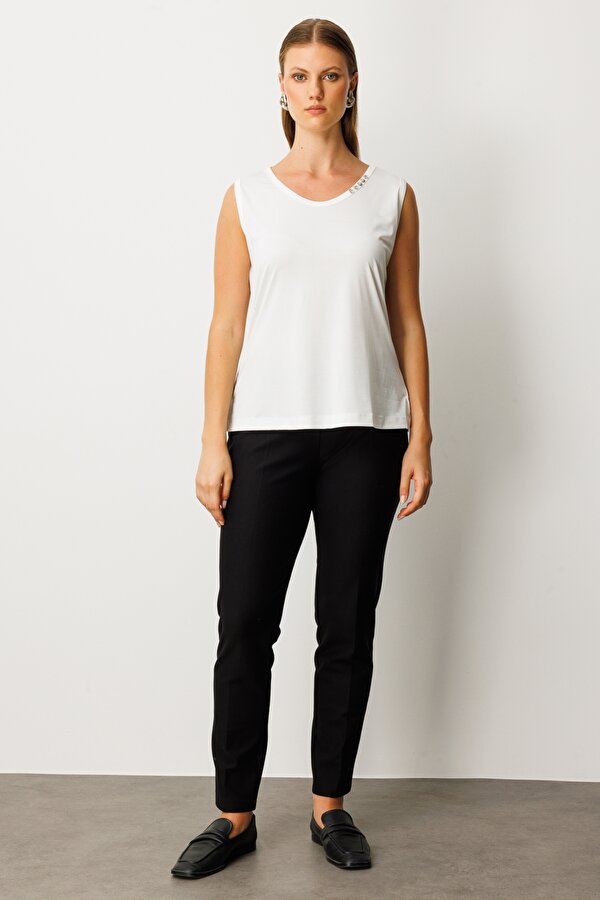 On Kadın Büyük Beden Yakası Düğme Detaylı Kolsuz Basic Bluz 61333 Ekru