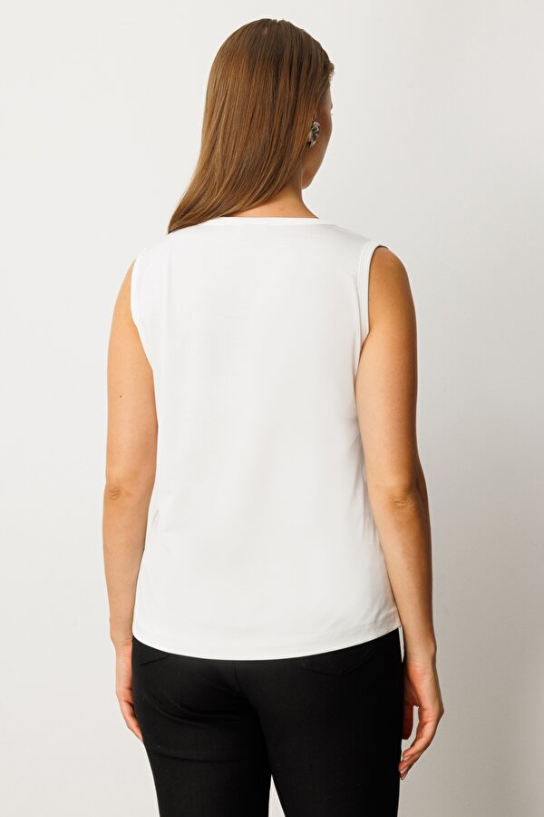 On Kadın Büyük Beden Yakası Düğme Detaylı Kolsuz Basic Bluz 61333 Ekru