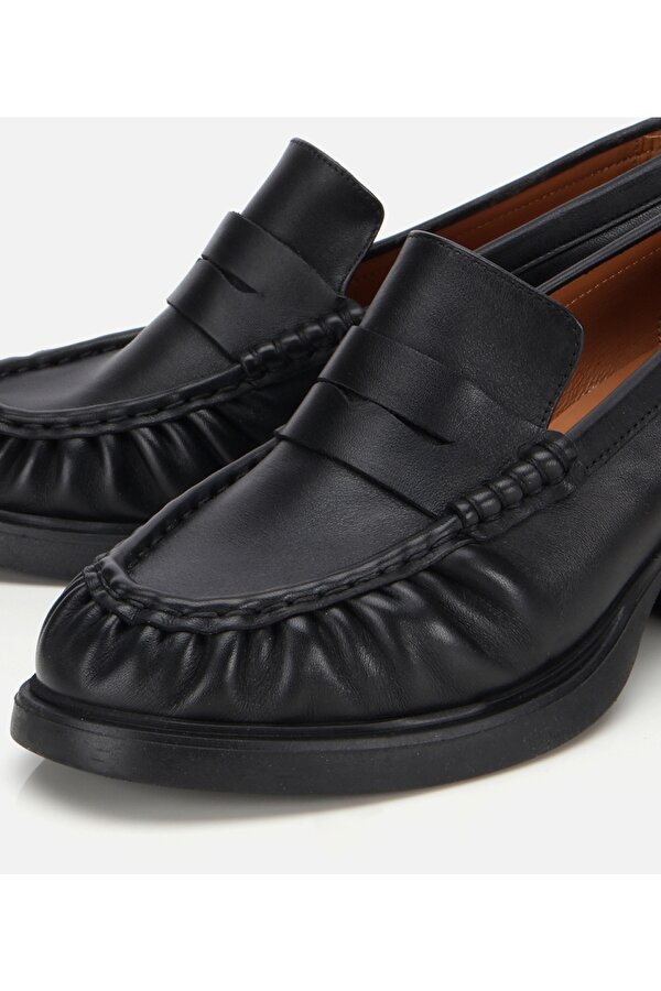 Hotiç Kadın Deri Siyah Büzgülü  Kalın Tabanlı Klasik Loafer