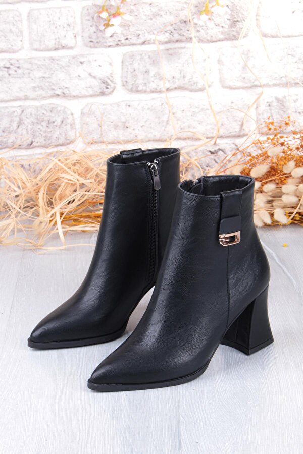 Fort 573205 Toka Detaylı Burnu Sivri 7 Cm KalınTopuk Fermuarlı Kadın Bot