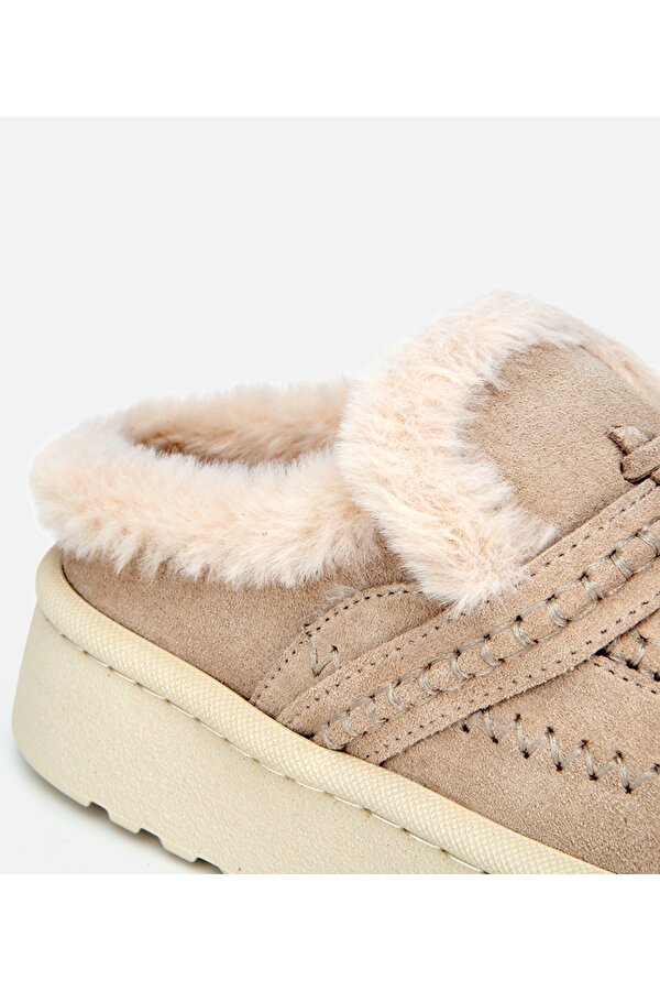 Hotiç Kadın Süet Deri Bej İçi Kürklü Püskül Detaylı Düz Terlik