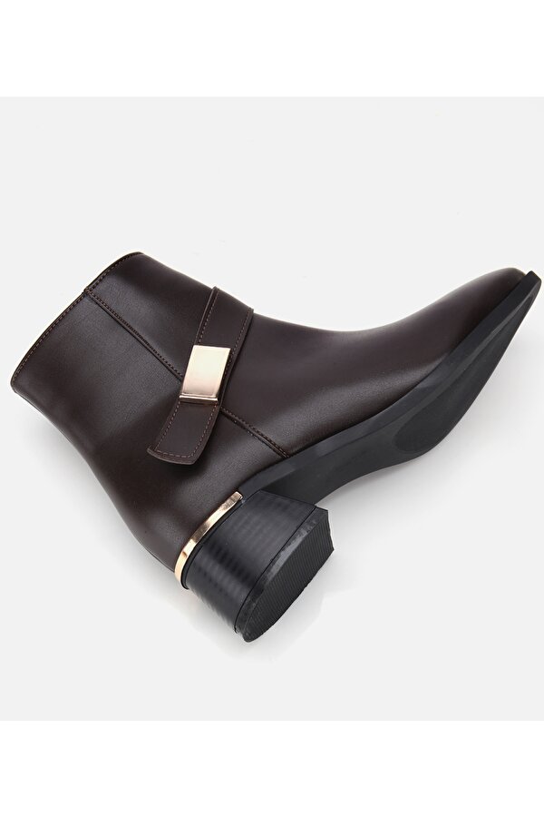 Hotiç Kadın Kahverengi Metal Detaylı Bilekte Düz Bot