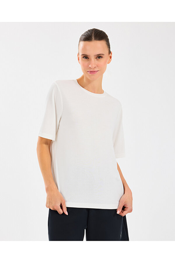 Skechers W Lounge Regular Crew Neck T-shirt Kadın Off White Tshirt S2510327-102