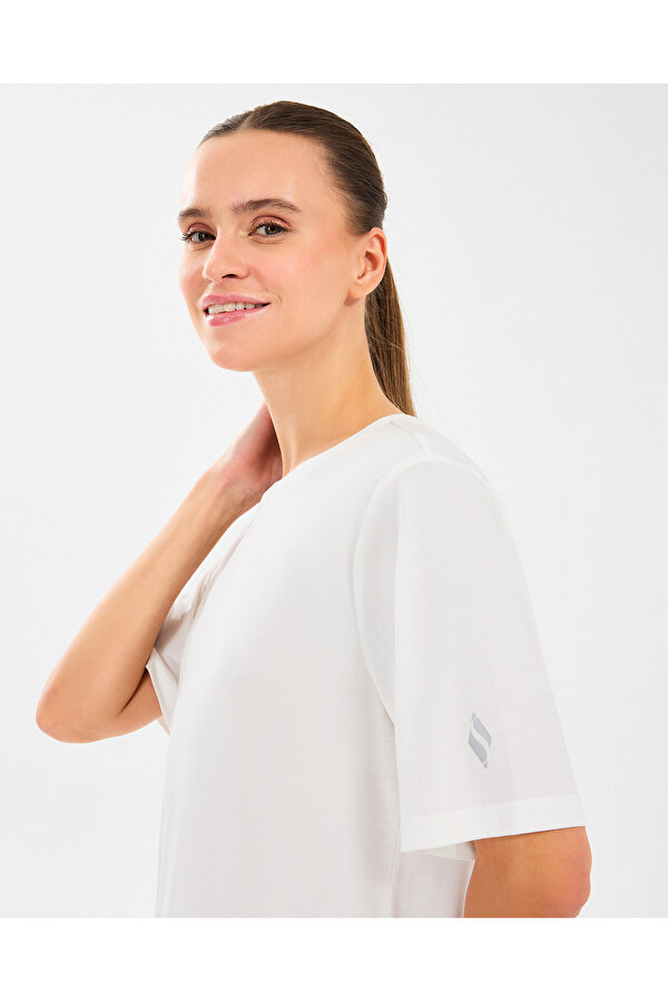 Skechers W Lounge Regular Crew Neck T-shirt Kadın Off White Tshirt S2510327-102