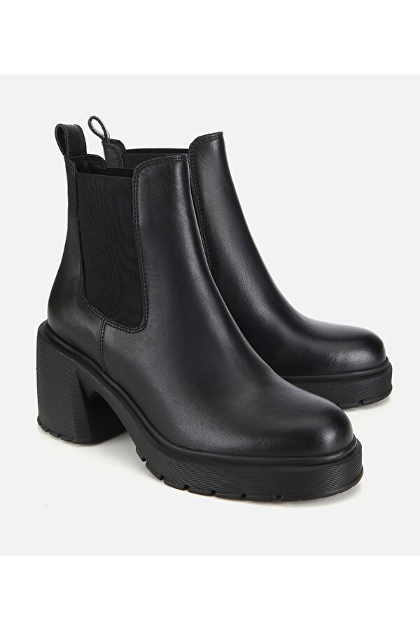 Hotiç Kadın Deri Siyah Lastik Detaylı Kalın Tabanlı Topuklu Bot