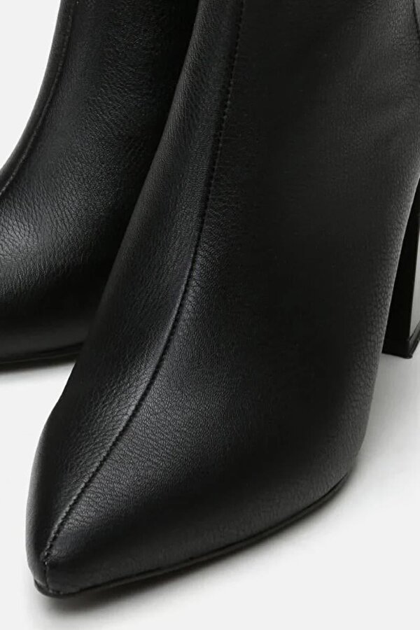 Yaya By Hotiç Kadın Siyah Fermuarlı Kalın Topuklu Bot