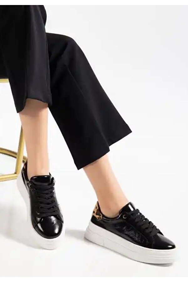 Pabucmarketi Siyah Rugan Bağcıklı Kadın Spor Ayakkabı